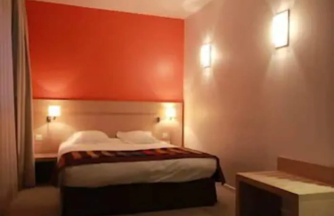 Esatitude Hotel-1