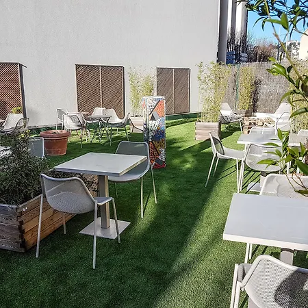Esatitude Hotel-3